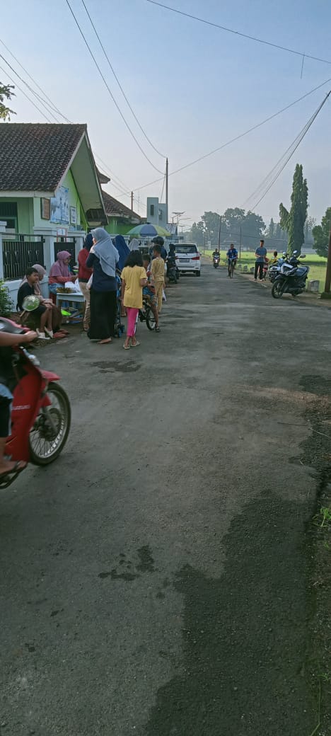 PASAR SAYUR SIAP SAJI SETIAP HARI MINGGU PAGI DI DUSUN TEMANGGUNGAN DESA KALIPELUS